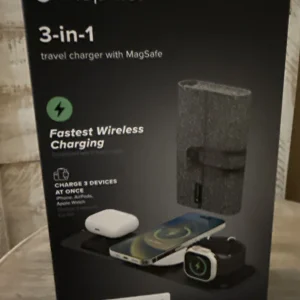 mophie - 3-in-1 Travel Charger with MagSafe for Apple iPhone, AirPods New